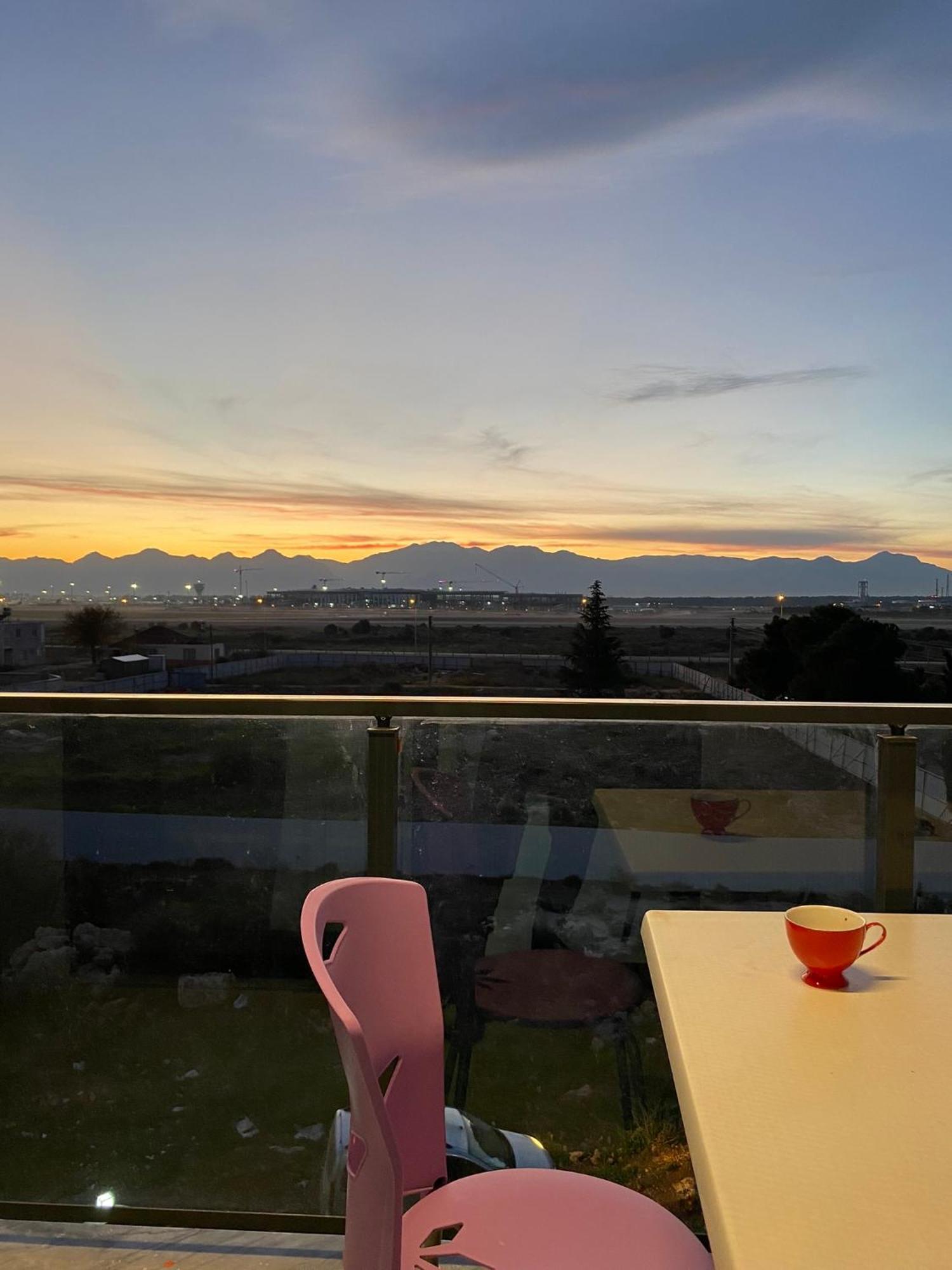 Havalimanina Yakin 1+1 Lux Suite Aksu  Bagian luar foto